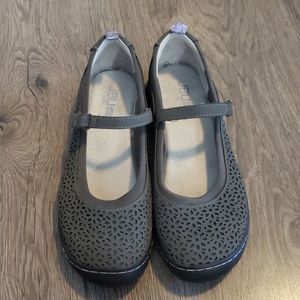 JBU Women's Gray Sandals